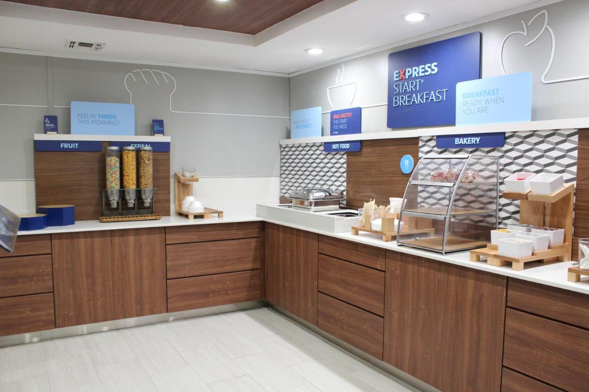 Holiday Inn Express & Suites San Antonio West Sea World Area, an IHG Hotel - Housity