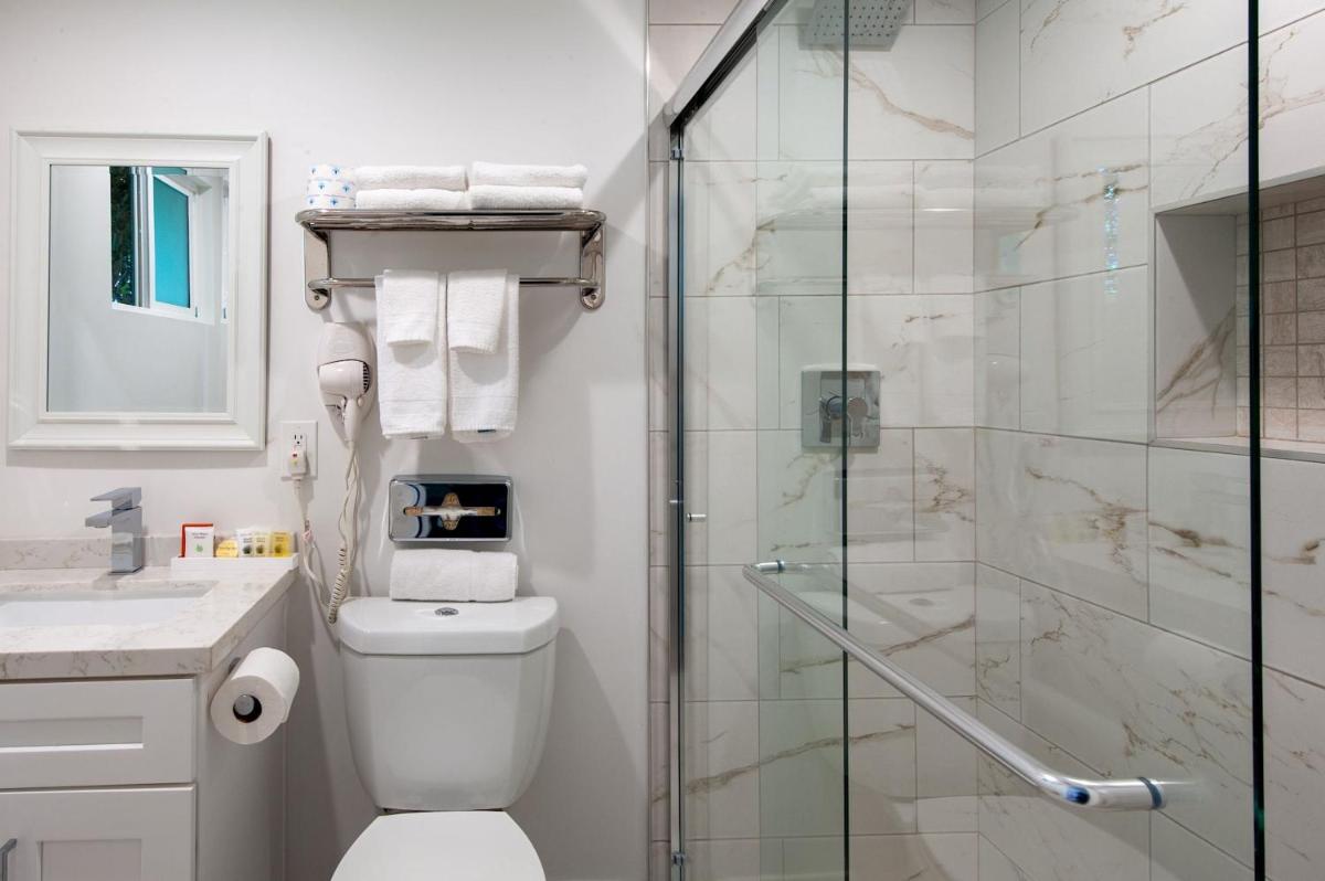 Studio City Court Yard Hotel - Housity