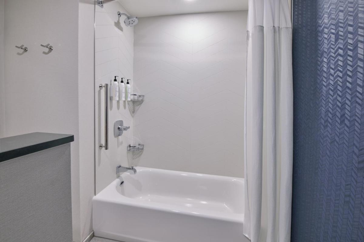 Fairfield Inn & Suites by Marriott Chicago O'Hare - Housity