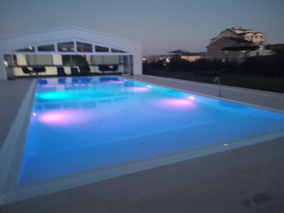 Apartamentos La Toja - Housity
