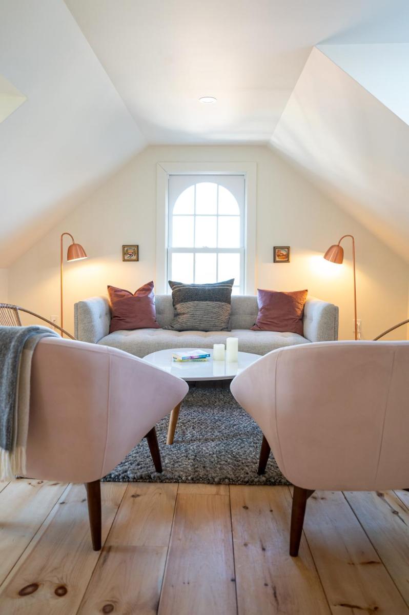 The August House - Housity