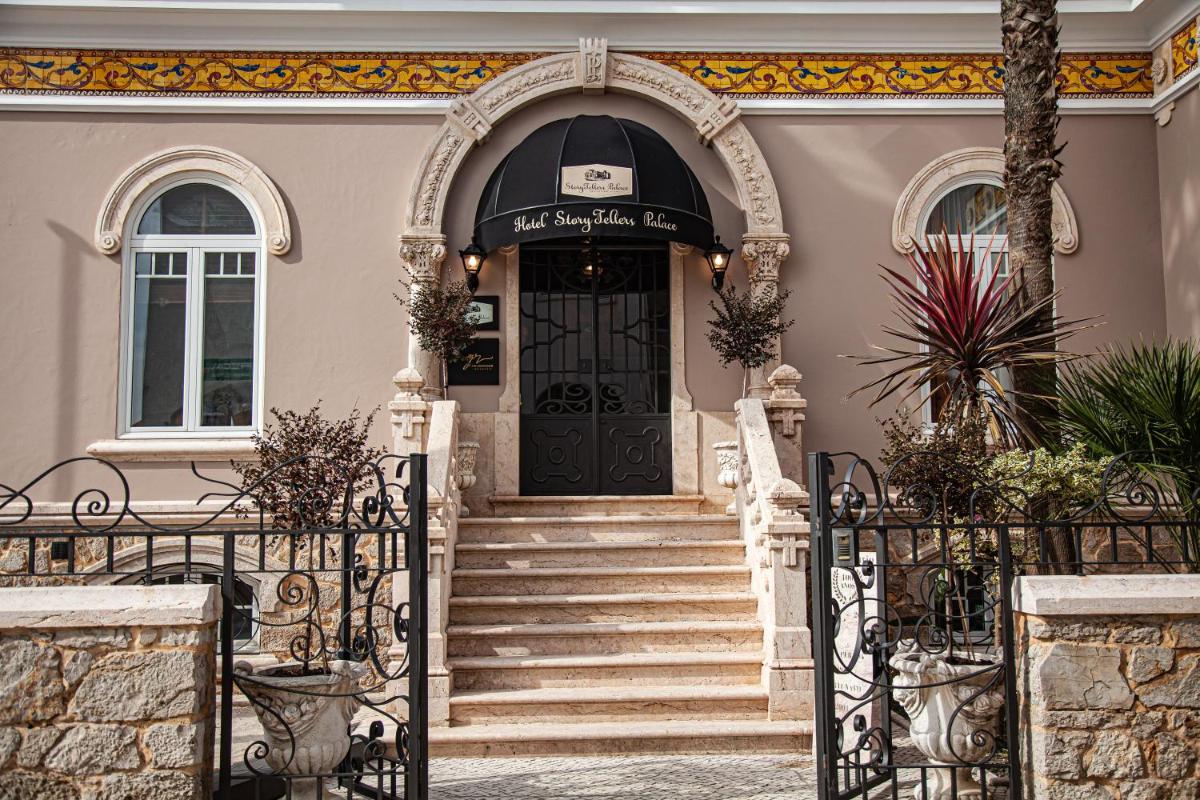 A fachada ou entrada de Storytellers Palace