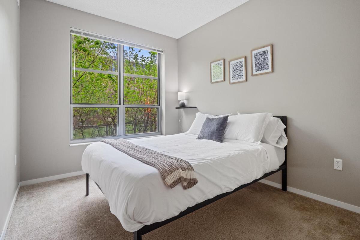 Cozy Two Bedroom Condo Downtown Minneapolis 101 - Housity