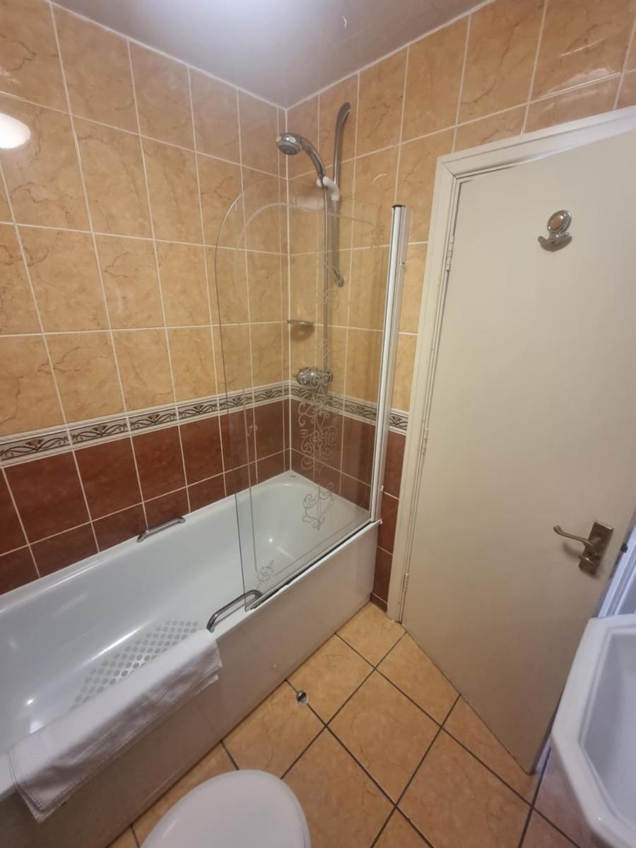 The Royal Oak Hotel - Housity
