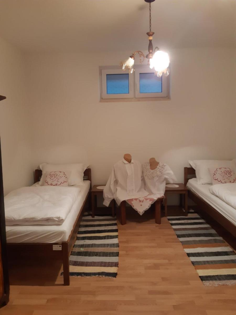 Etno Ana - Housity