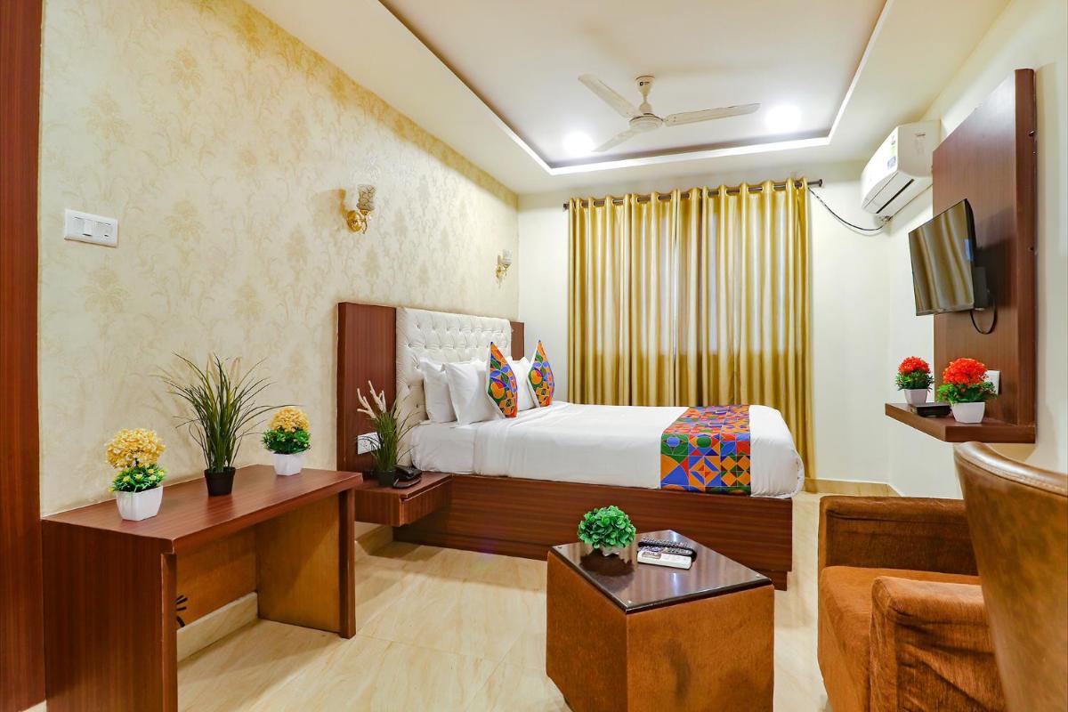 FabHotel Rainbow Express - Housity