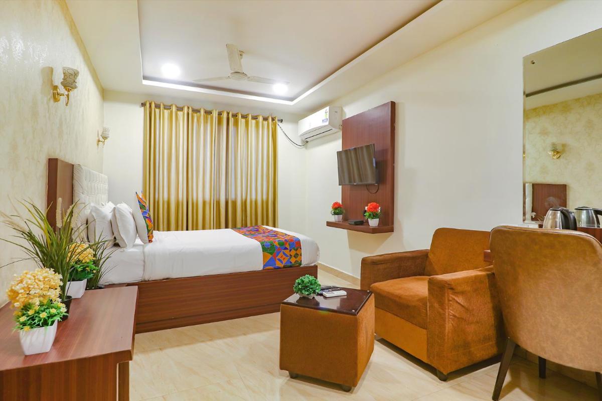 FabHotel Rainbow Express - Housity