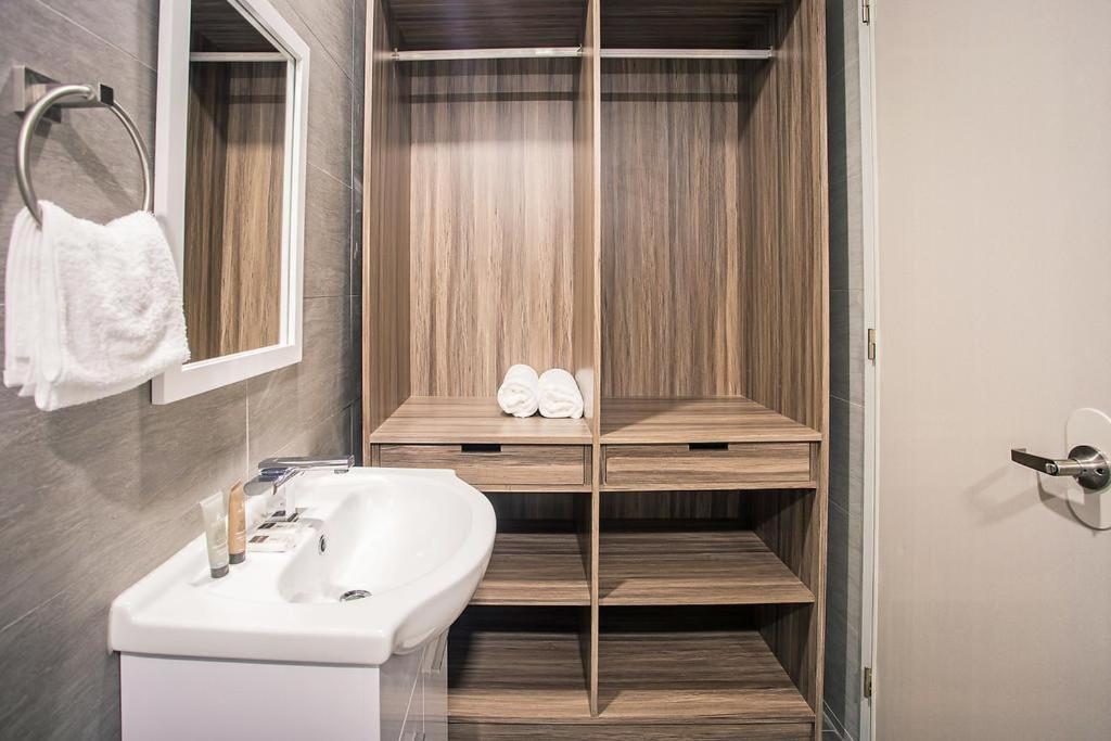 Anika Suites - Housity