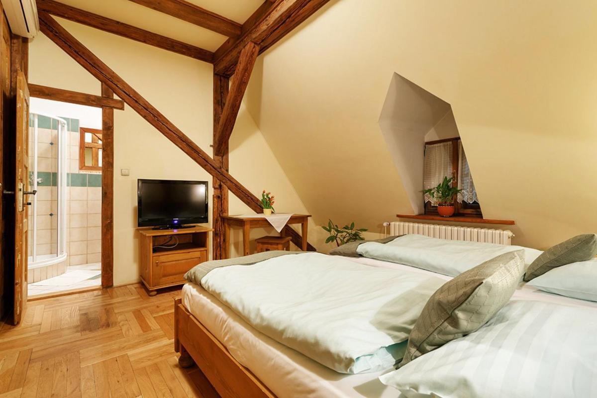 Penzion U Kriveho psa - Housity
