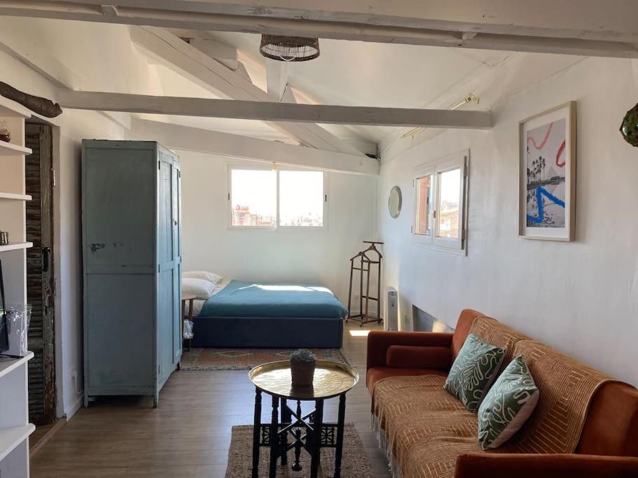 Grand studio avec vue sur notre Dame de la garde - Housity