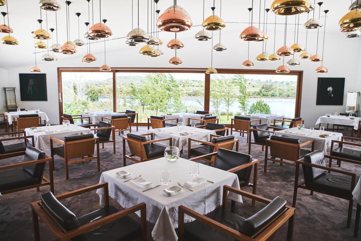 Um restaurante ou outro lugar para comer em L'AND Vineyards - Relais & Châteaux