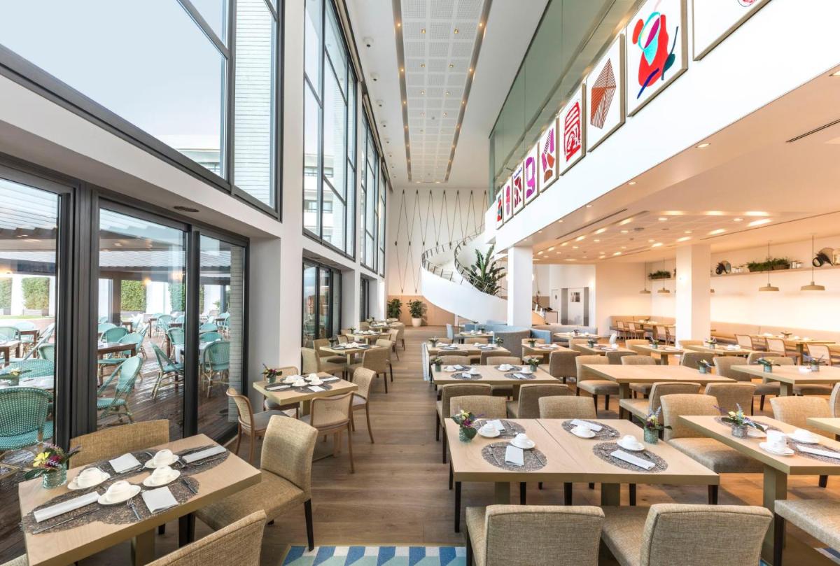 Un restaurante o sitio para comer en Eurostars Sitges