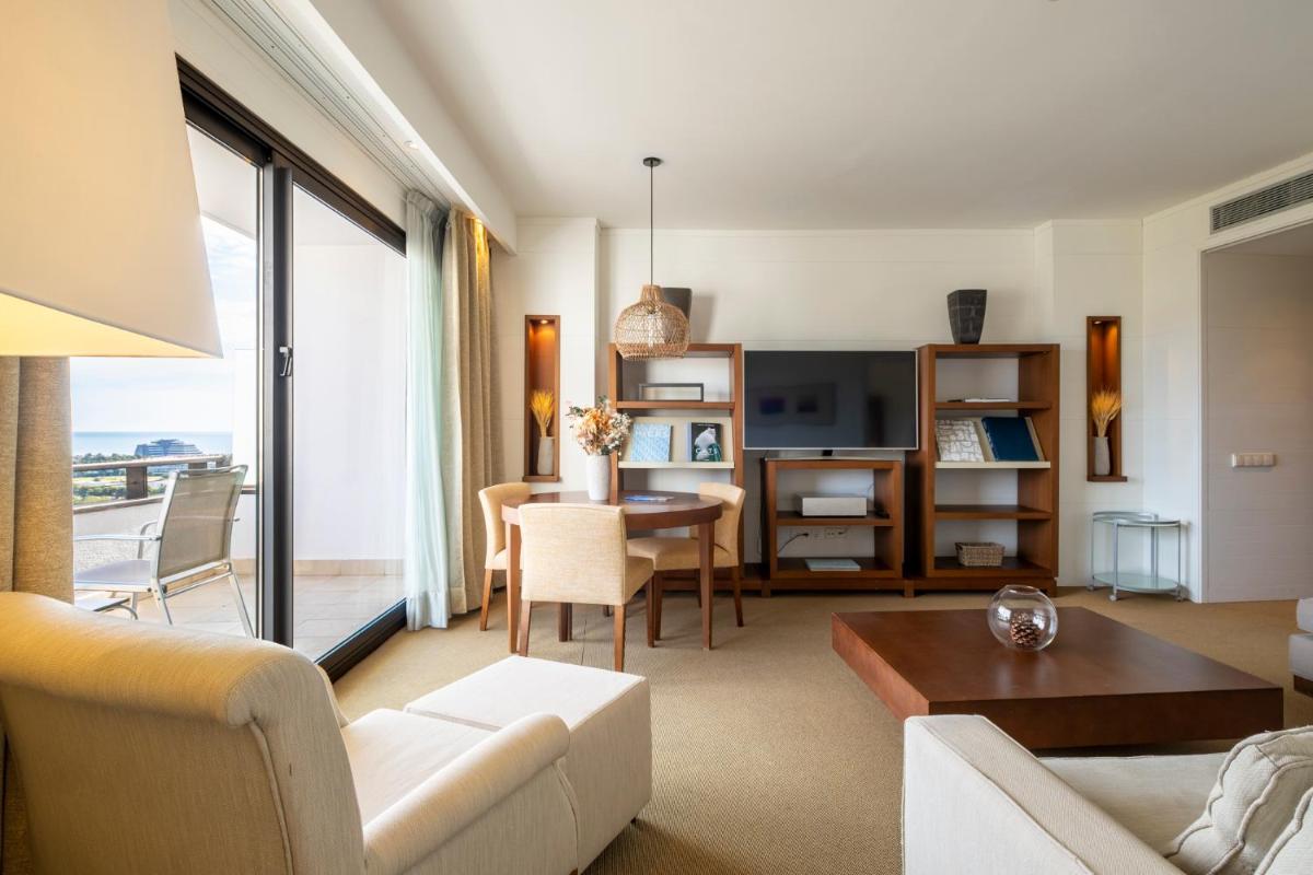 Una televisión o centro de entretenimiento en Eurostars Sitges