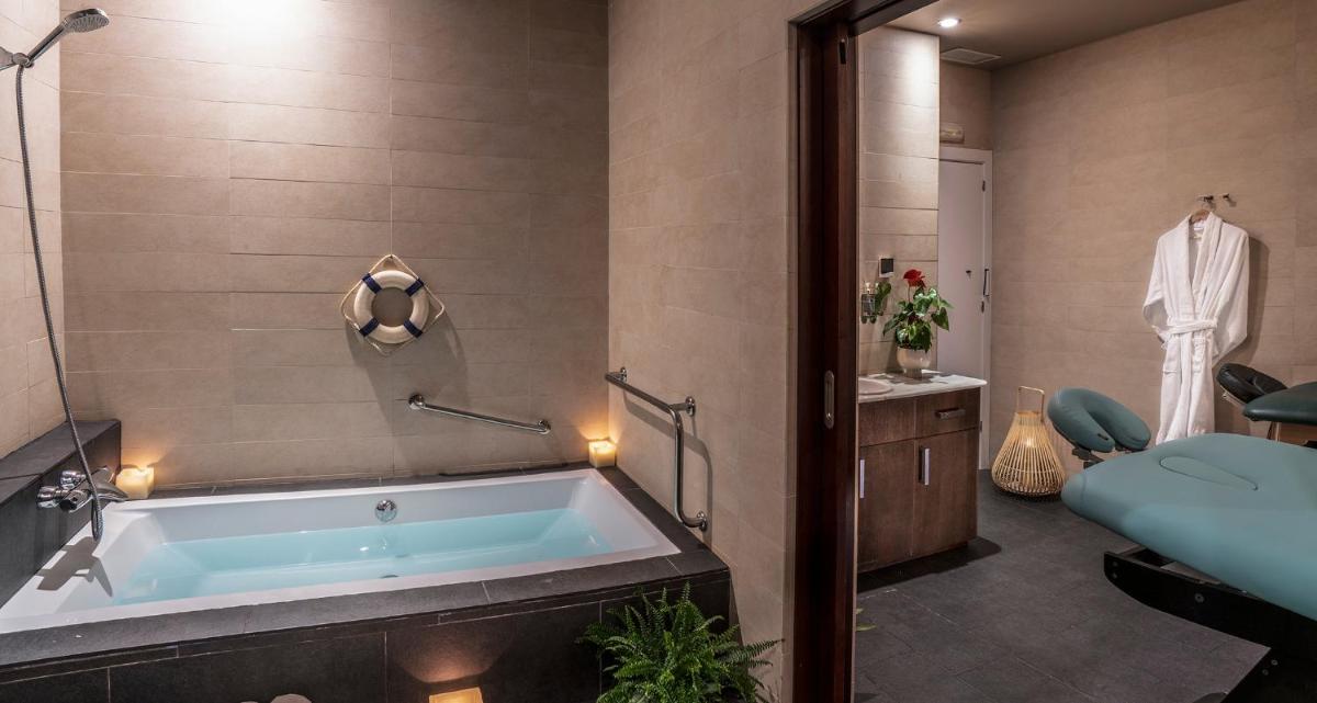 Un baño de Eurostars Sitges