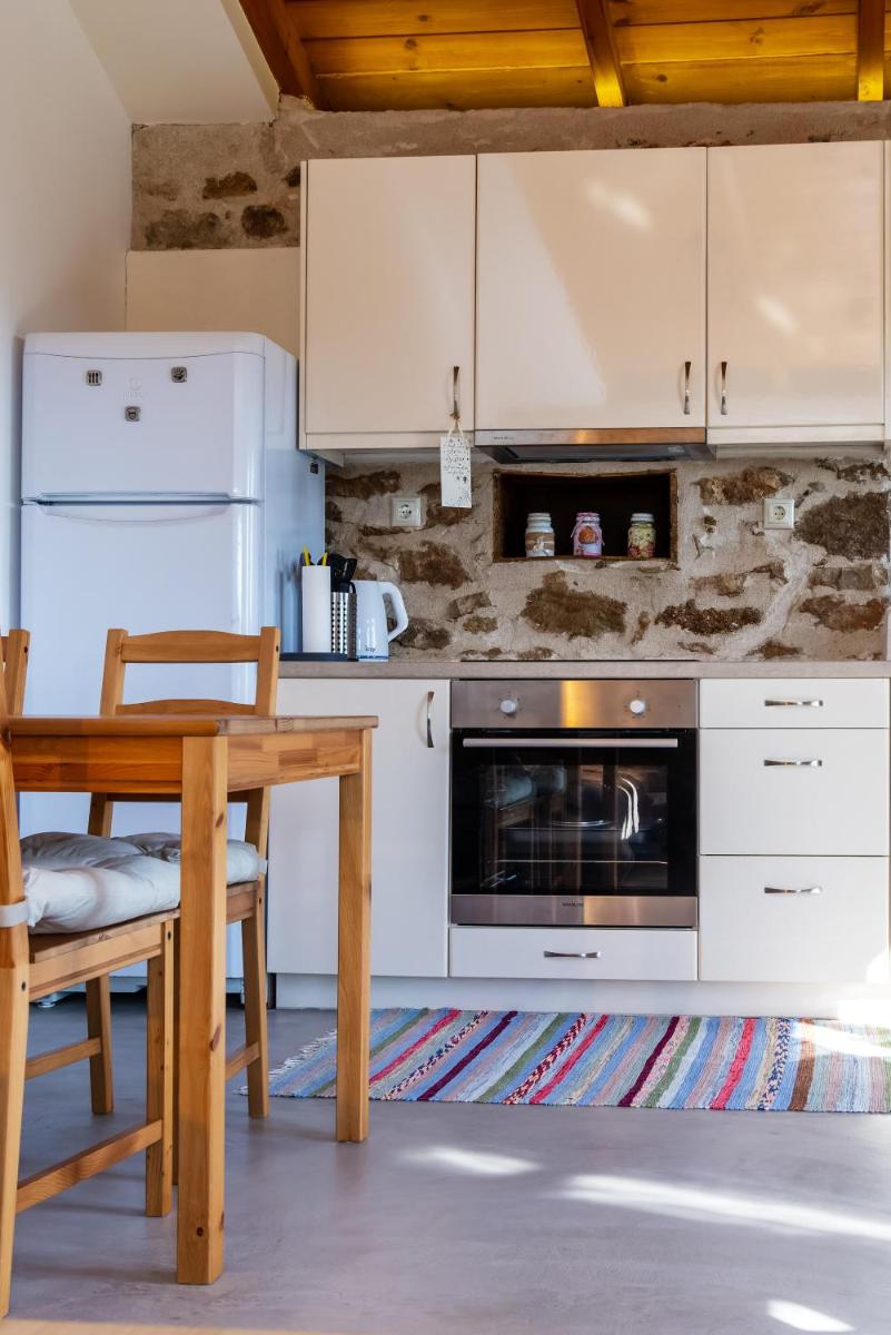 Messinian Stone House - Housity