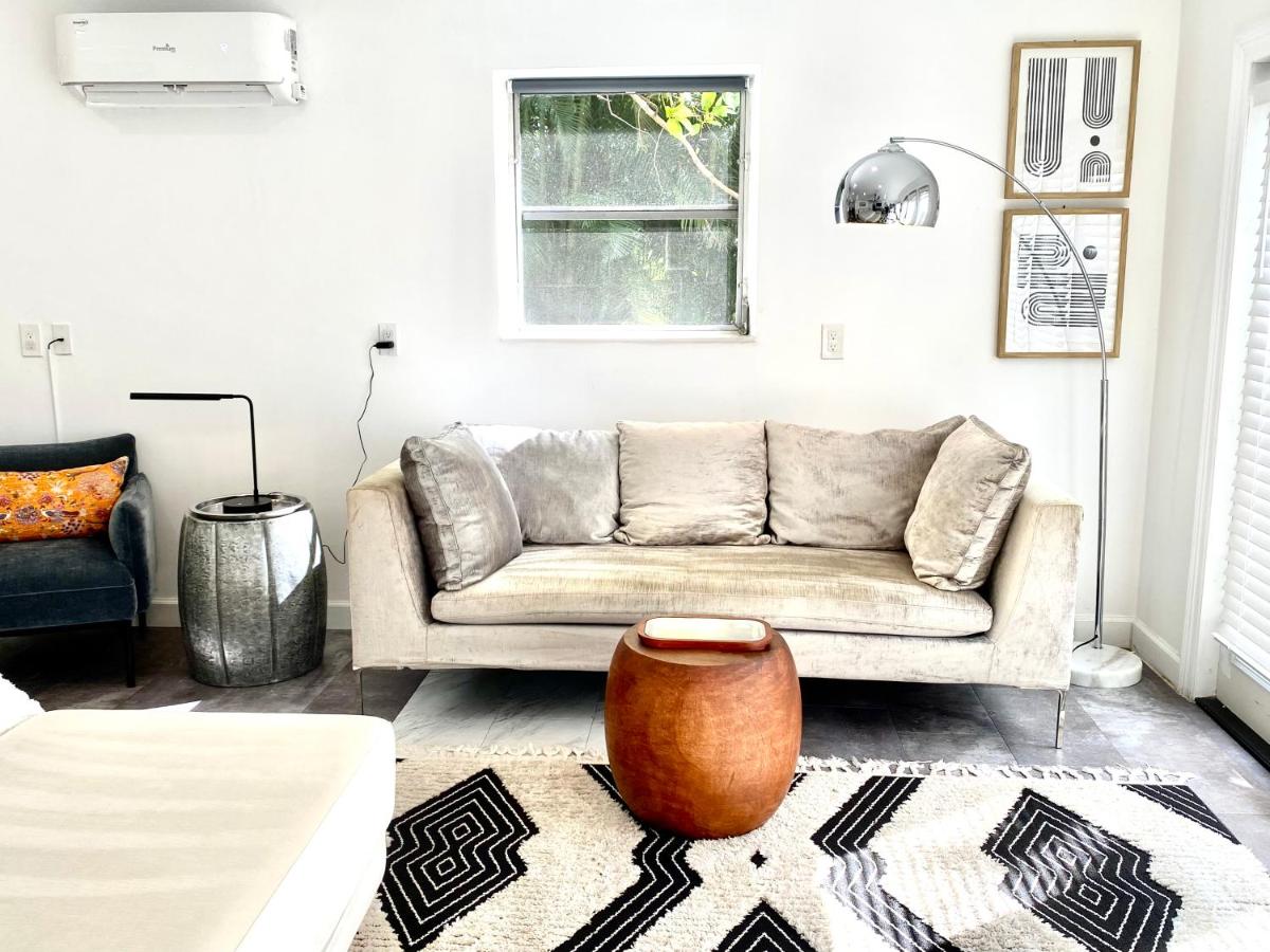 Bright And Airy King Studio On Green One Half Acre - Housity