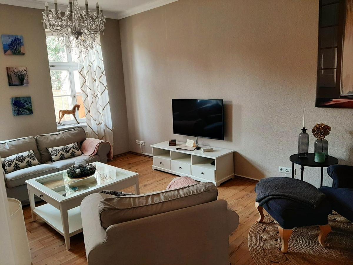 Glashüttchen mit 2 Schlafzimmern, Sauna und schönem Garten - Housity