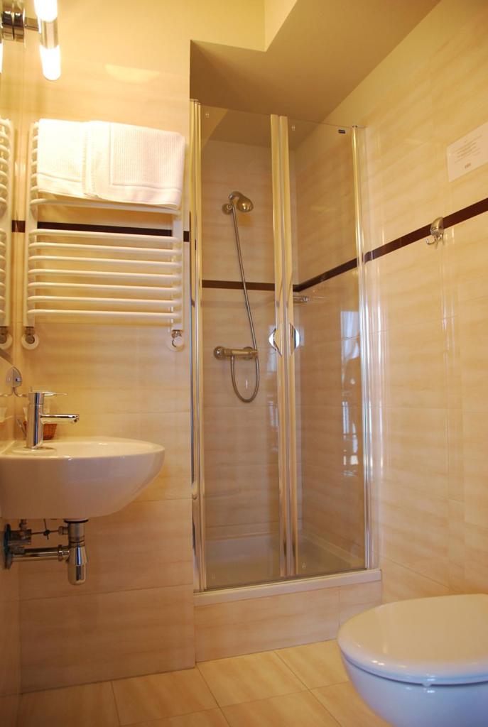 Hotel Słoneczny Brzeg - Housity