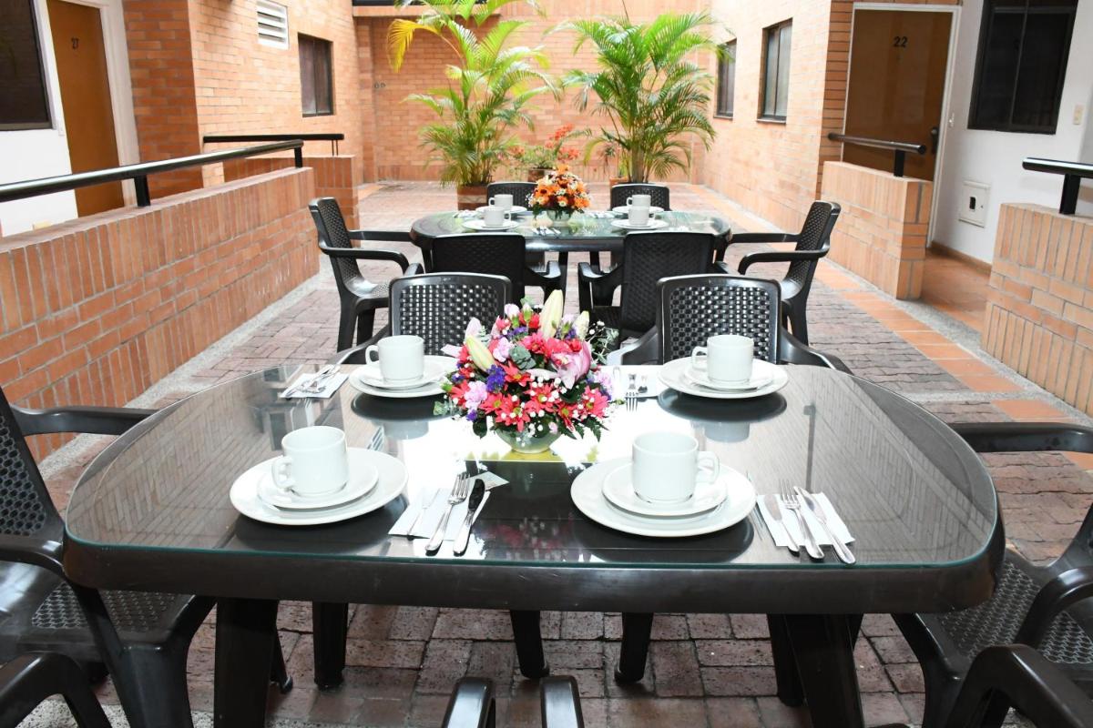 Apartahotel Los Cerezos - Housity