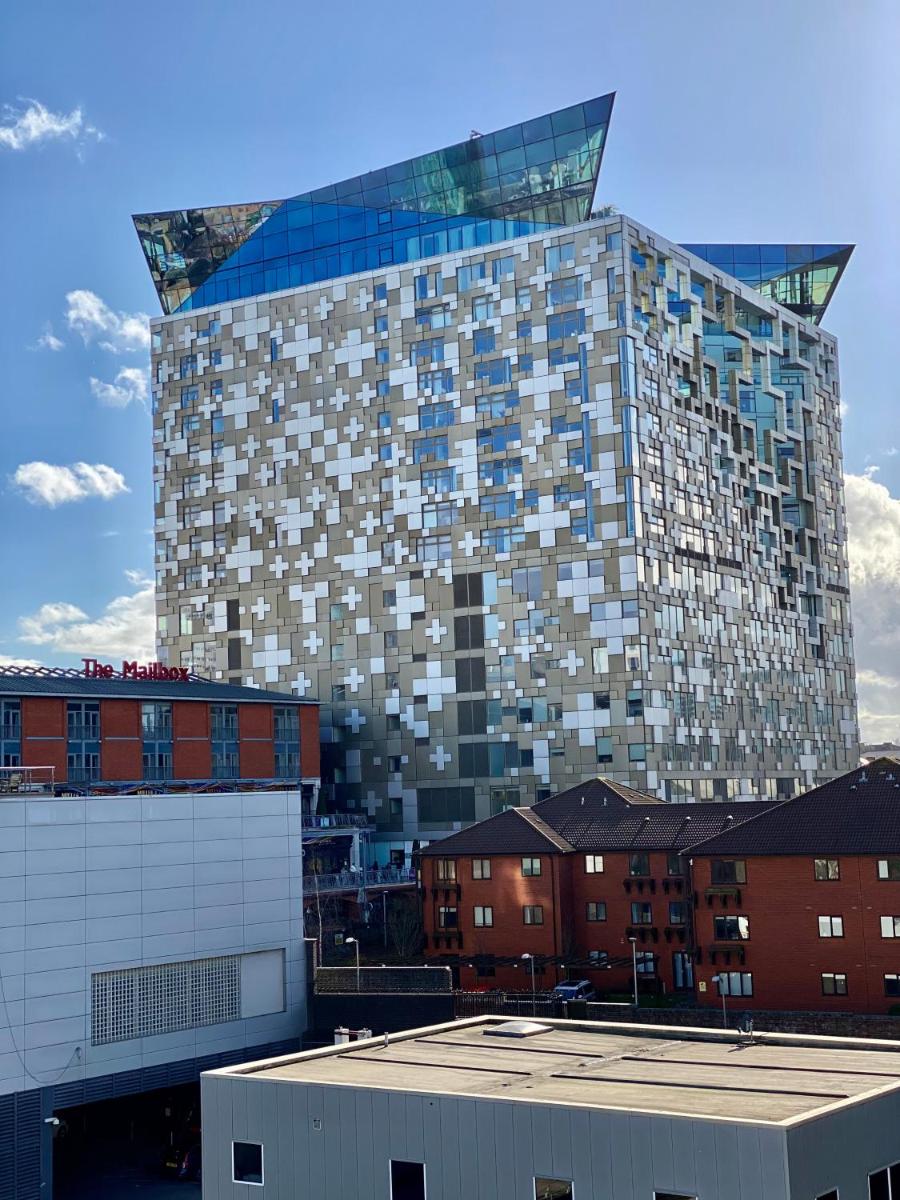 Holliday Street Apartments - One Bedroom - Stunning Balcony - Housity