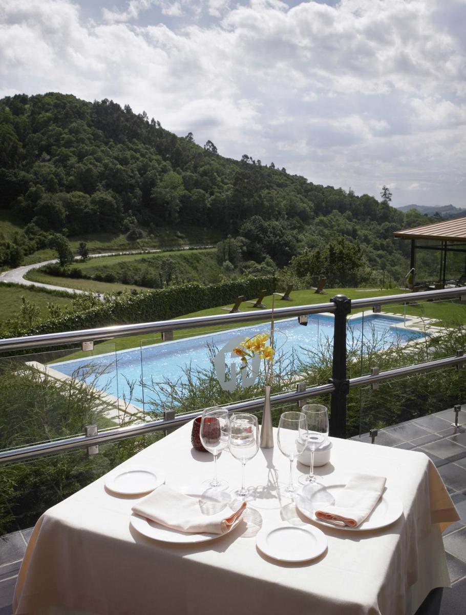 Piscina en o cerca de Hosteria de Torazo Nature Hotel & Spa