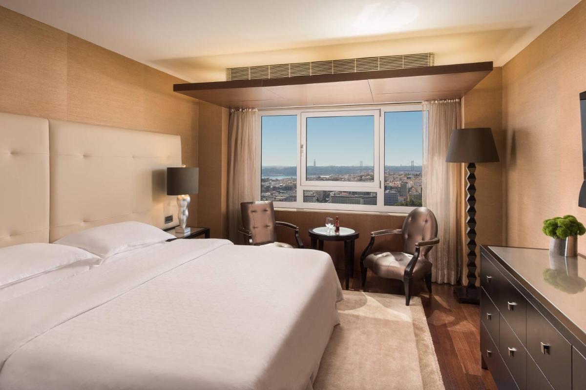 Uma cama ou camas num quarto em Sheraton Lisboa Hotel & Spa