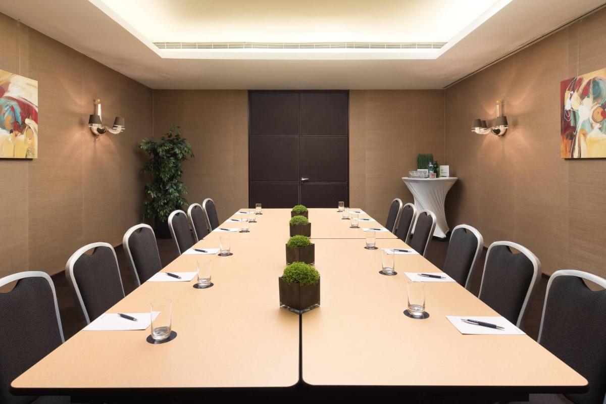 A área empresarial e/ ou a sala de conferências de Sheraton Lisboa Hotel & Spa