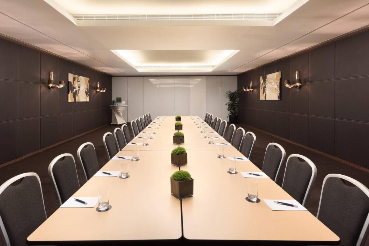 A área empresarial e/ ou a sala de conferências de Sheraton Lisboa Hotel & Spa