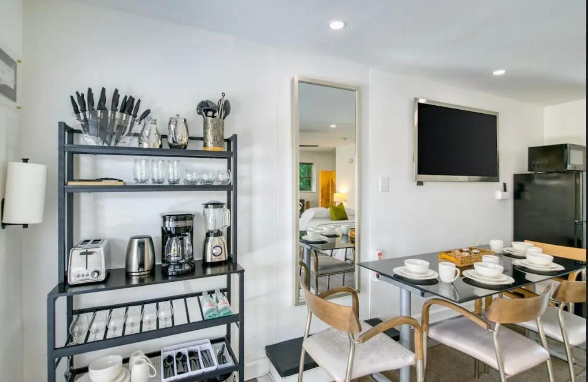 Bright And Airy King Studio On Green One Half Acre - Housity