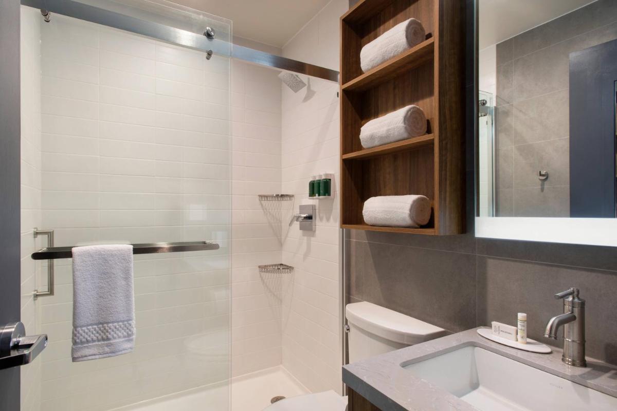 TownePlace Suites by Marriott New York Long Island City - Housity