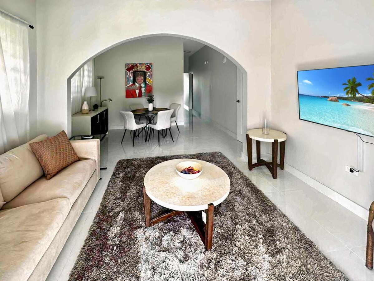 Breathtaking 2-Bedroom Beachside Apartment - Housity