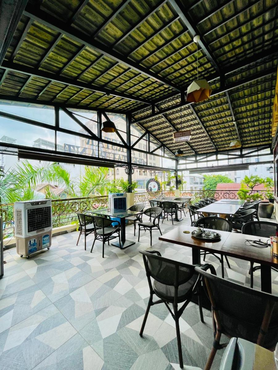 Air Star Hotel - Housity
