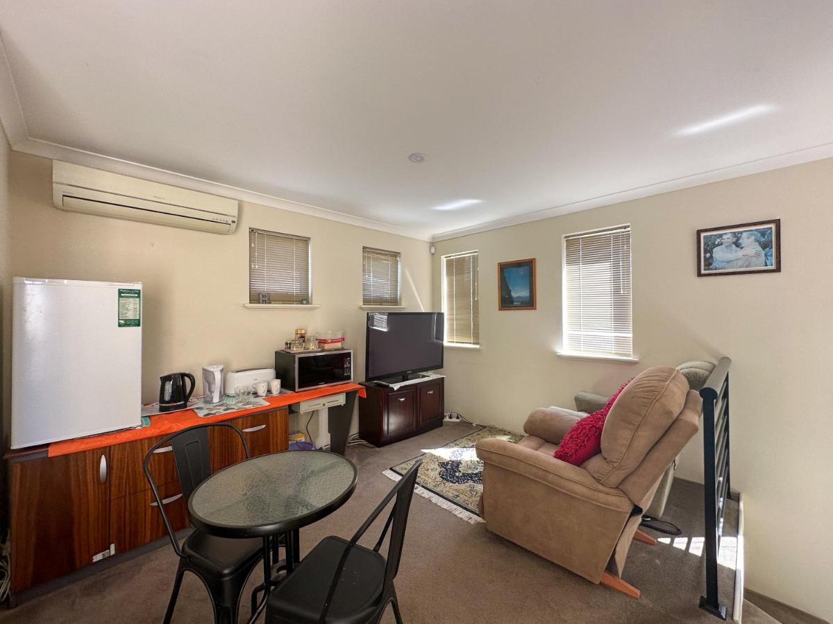 Joondalup Guest House - Housity