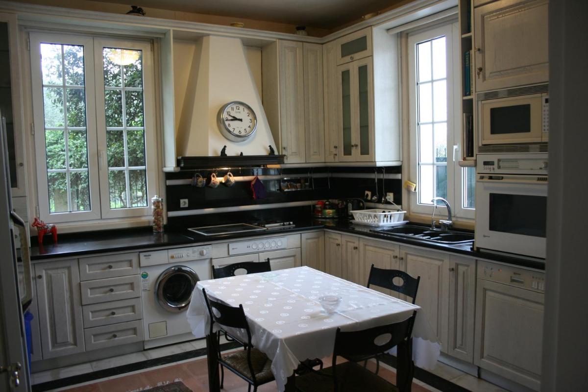 Durrell Corfu Strawberry-Pink Villa - Housity