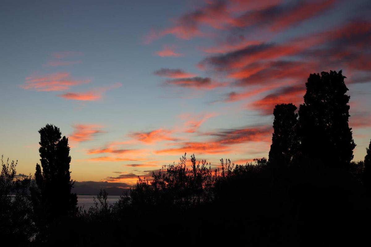 Durrell Corfu Strawberry-Pink Villa - Housity