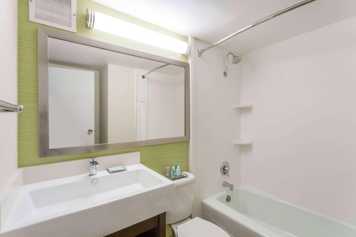 Wyndham Garden Fresno Yosemite Airport - Housity