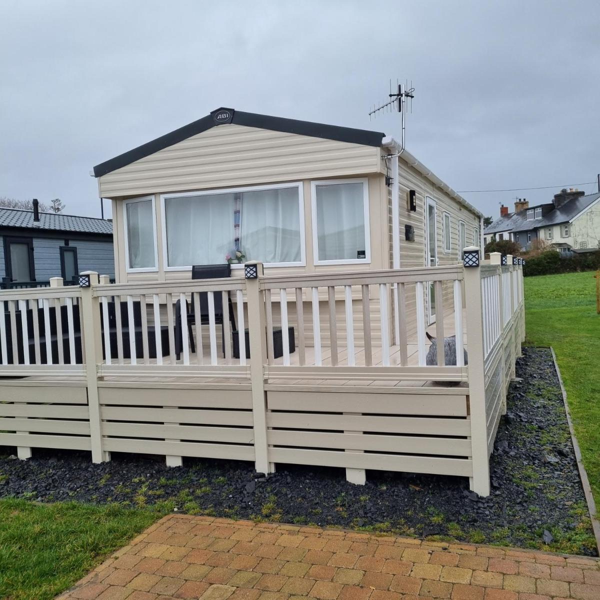 Sea Breeze - Housity