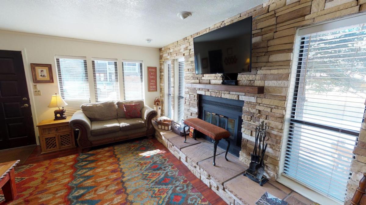 Claim Jumper 8 Townhouse With High Speed Wifi - Housity