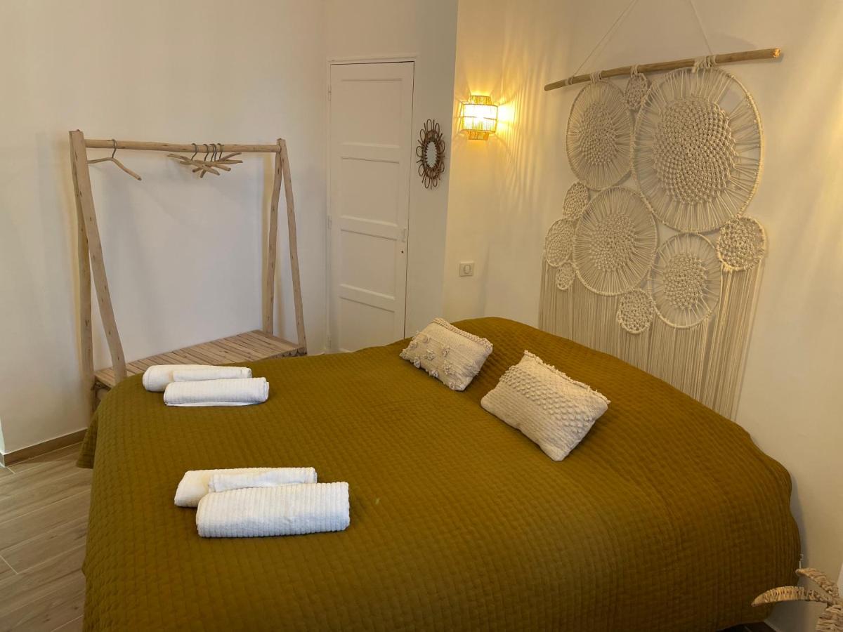 Cassis, charmant appart en face de la plage. - Housity