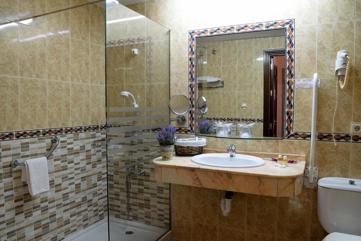 Suitetrails - Hotel Mari Carmen