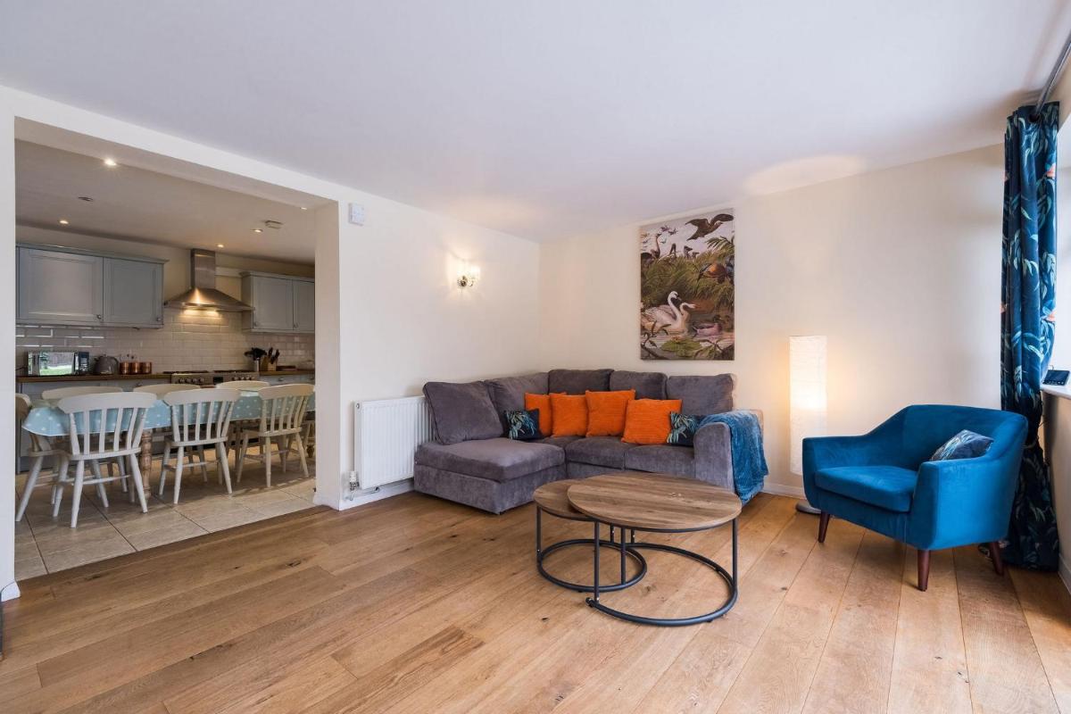 Stunning 4 BD Bungalow Banbury Northamptonshire - Housity