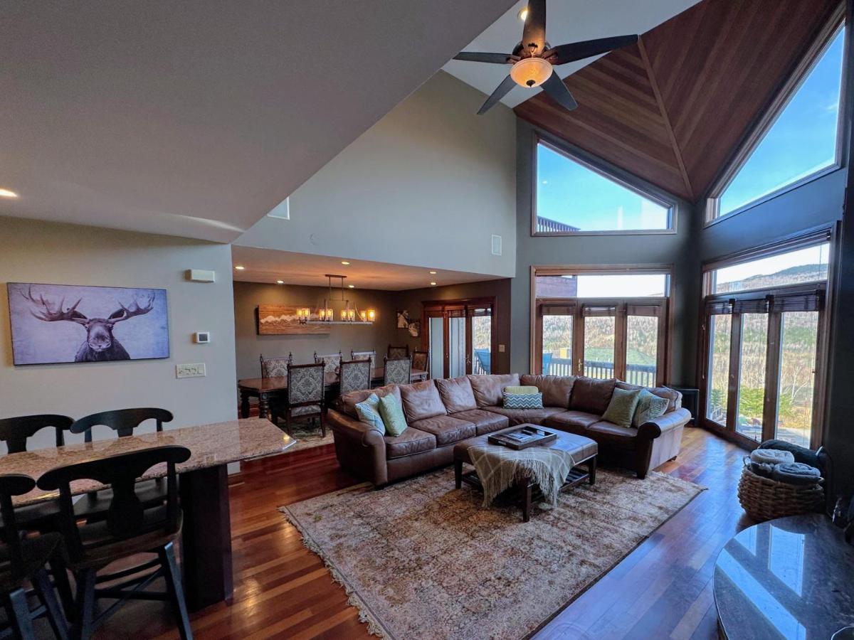 C2 Luxurious townhome stunning views AC stone fireplace beautiful kitchen STEPS TO SKI TRAIL - Housity