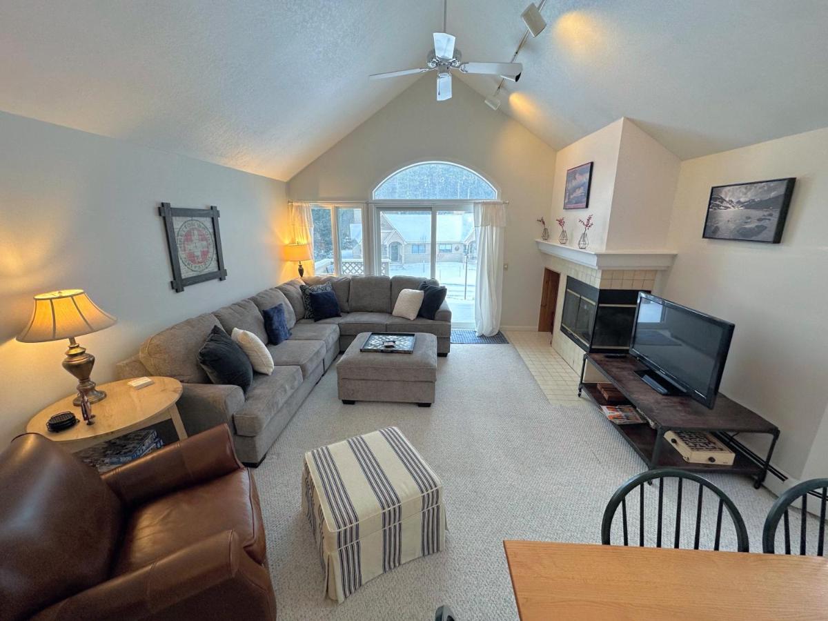 F14 Bretton Woods Condo along golf course short walk from Omni Mount Washington Hotel - Housity