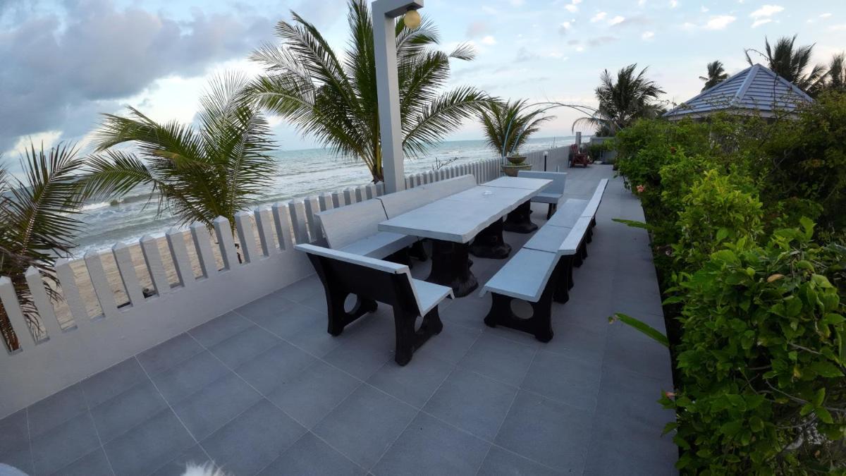 Briya Beachfront Residence Family Double Room - Housity