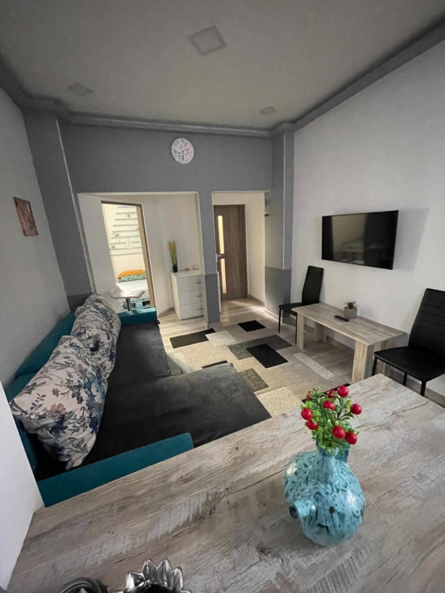 Andres Central Apartments House - Housity