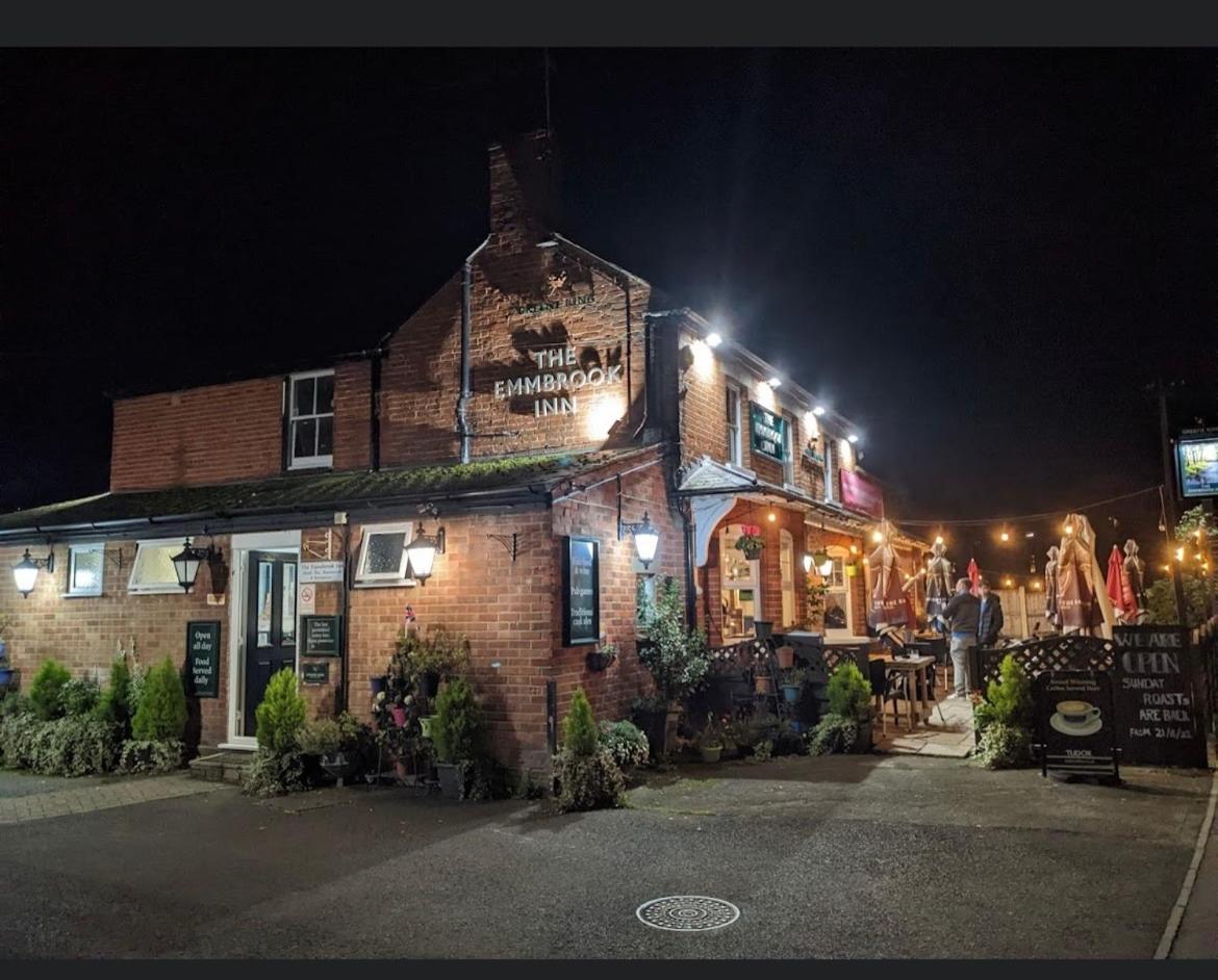 The Emmbrook Inn Hotel - Housity