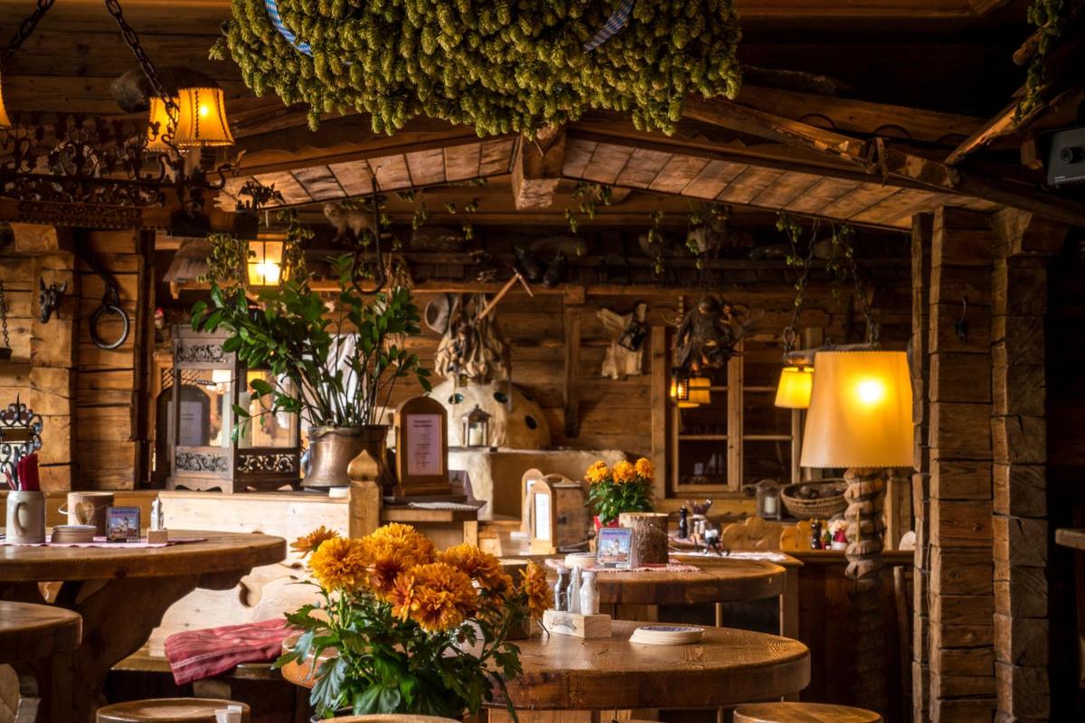 Hotel Almwirt - Housity