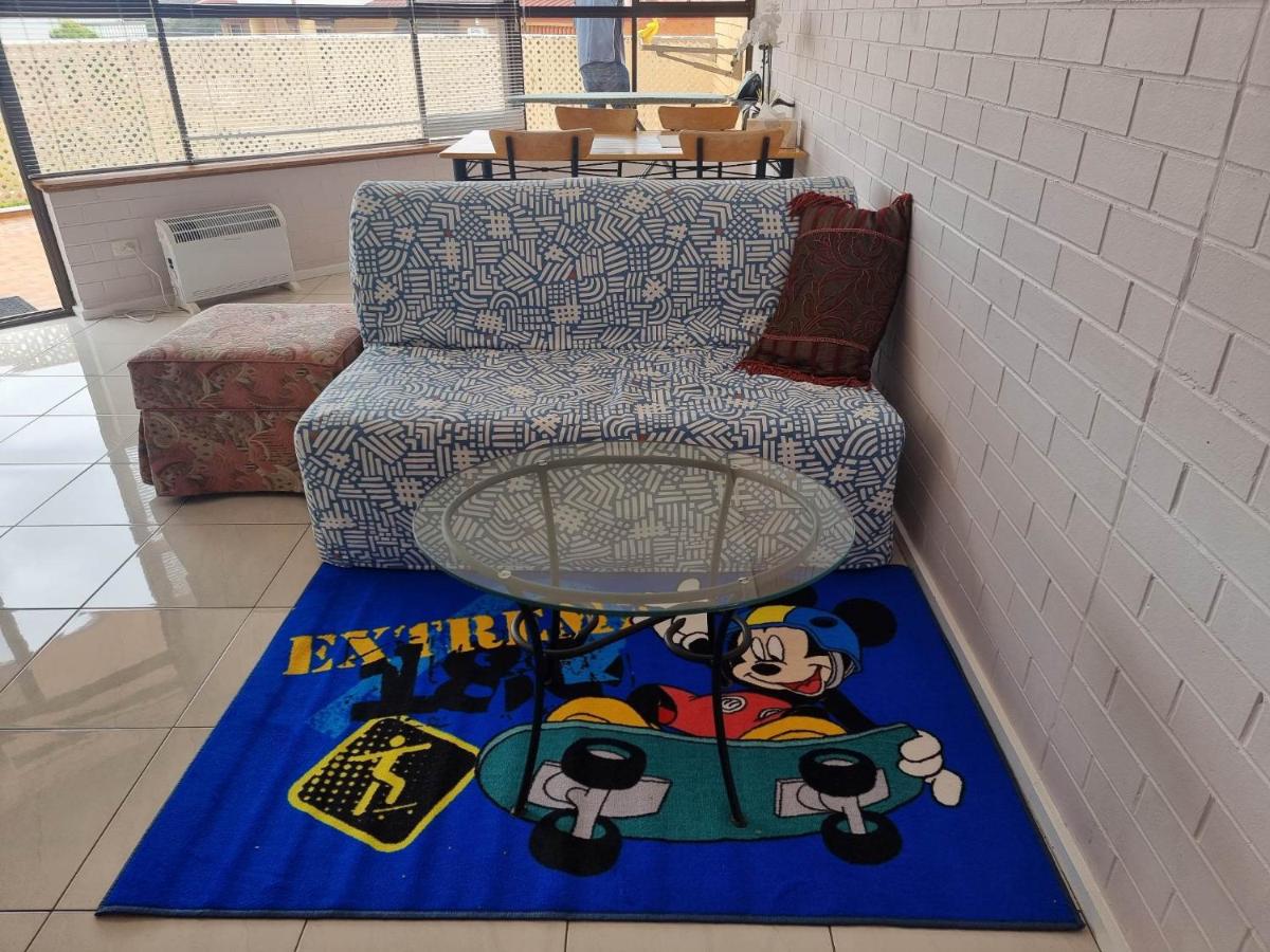 Tuggeranong Short Stay #08 - Sleeps 6 - Housity