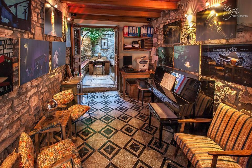 Kamene Priče rooms, music and food - Housity