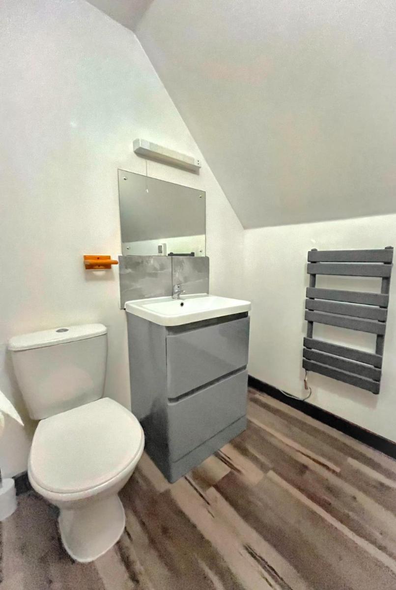 BlueBell 16-Hot Tub-Woodland Lodges-Pembrokeshire - Housity